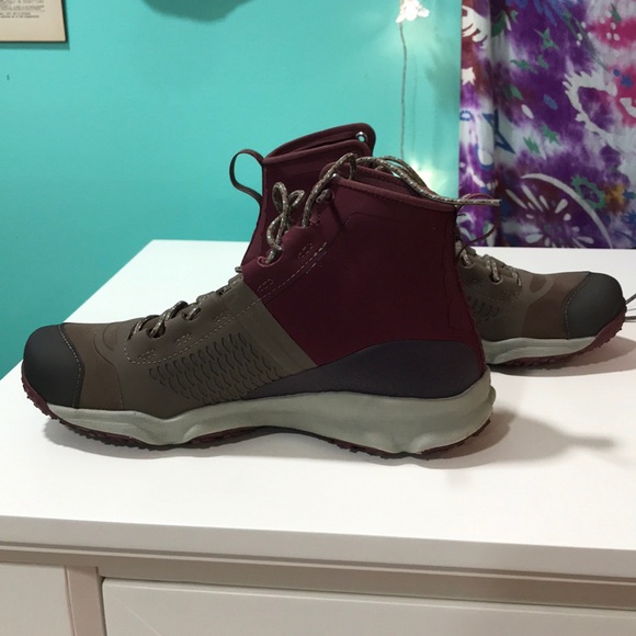Under Armour Hiking Boots - Picture 3 of 7